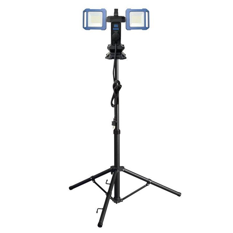 SOLIGHT Duální teleskopický přenosný LED reflektor se zásuvkou, 2x30W