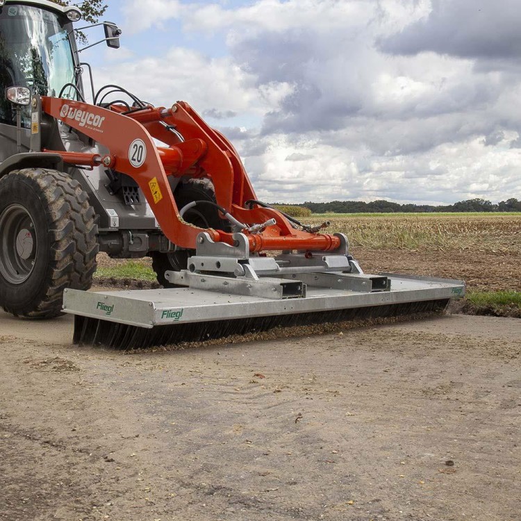 Fliegl zametač 2500 mm 12 řad smetáků