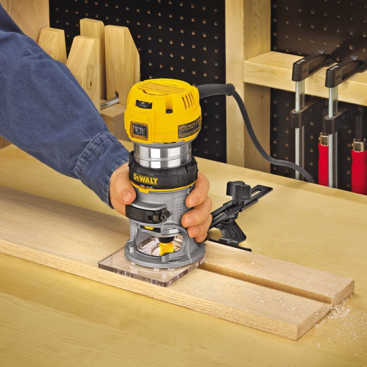 DEWALT D26200 pěstní frézka (6 - 8 mm) - 900 W
