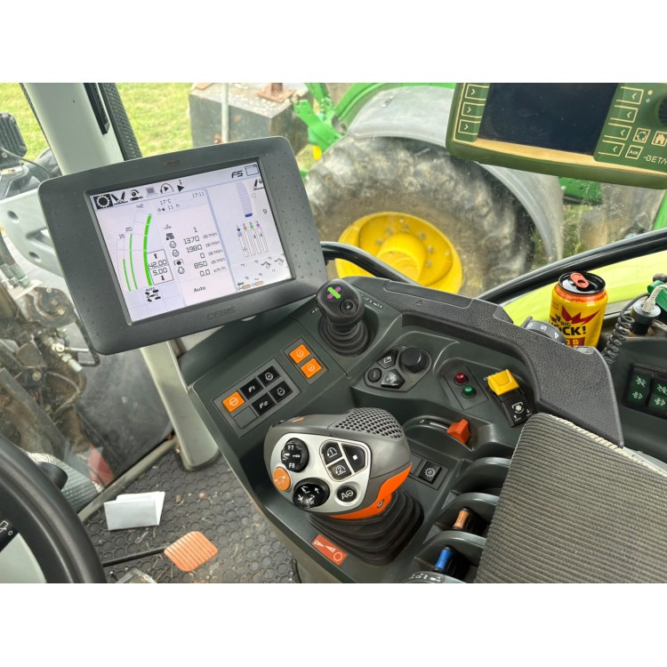 Claas ARION 550 CMATIC