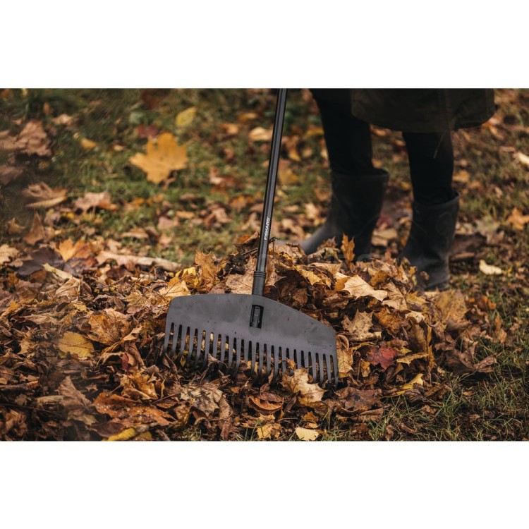 Fiskars 1063090 Hrábě na listí s násadou Solid M