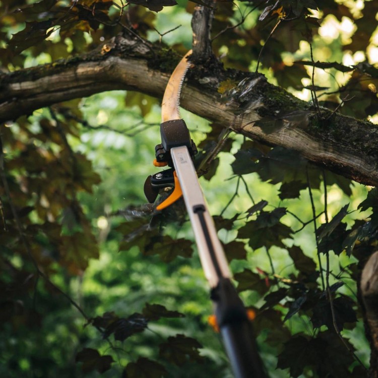 FISKARS 1023634 UPX86 Nůžky housenice s pilkou UPX80