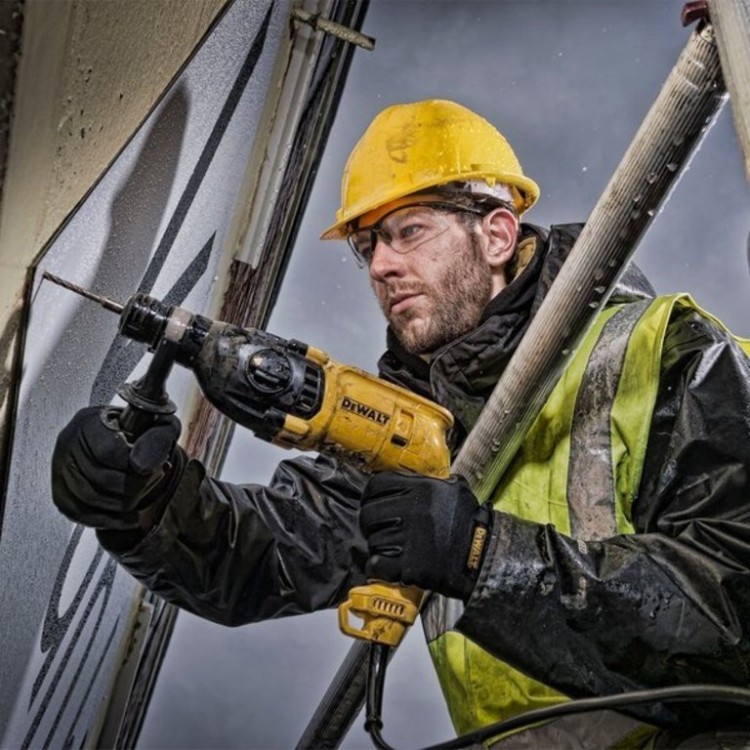 DEWALT D25033K Kombinované kladivo 710W
