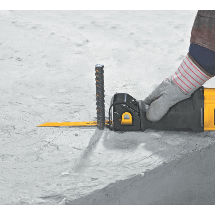 DEWALT DWE305PK Pila mečová