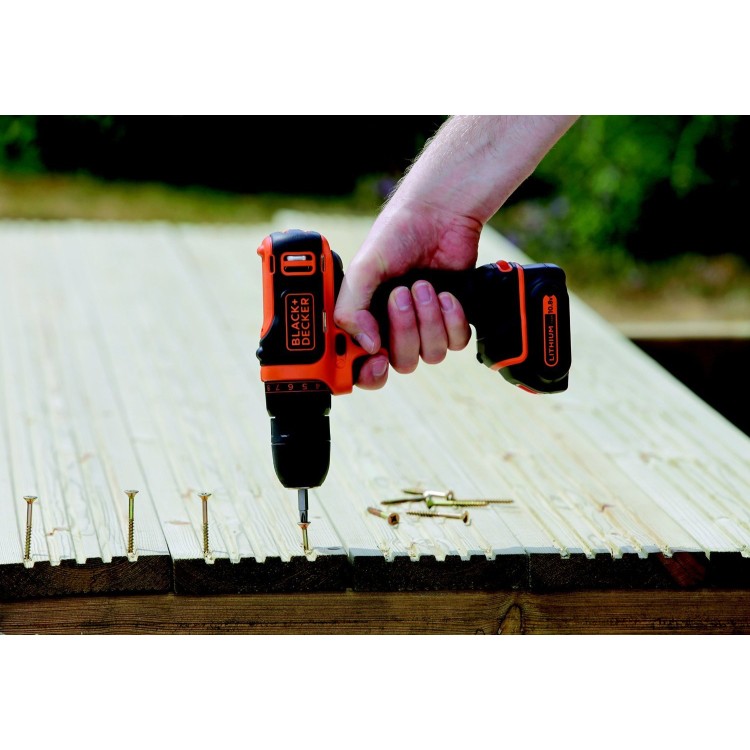 BLACK&DECKER BDCDD12B Akušroubovák 10,8V/1,5Ah Li-Ion 2x Aku