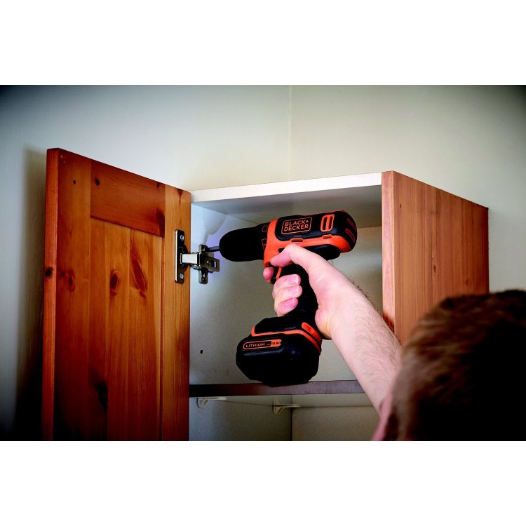 BLACK&DECKER BDCDD12B Akušroubovák 10,8V/1,5Ah Li-Ion 2x Aku