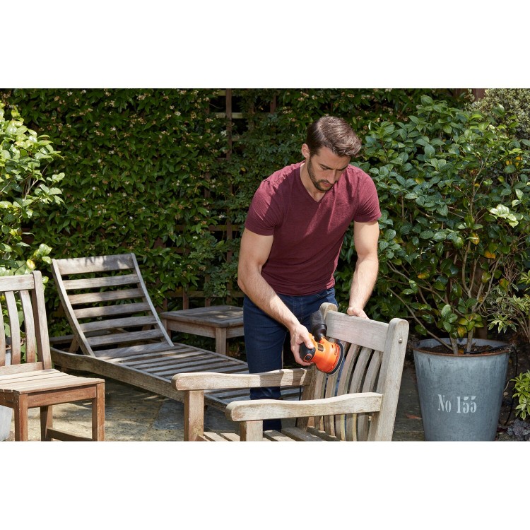 Black&Decker BEW210 excentrická bruska 125mm