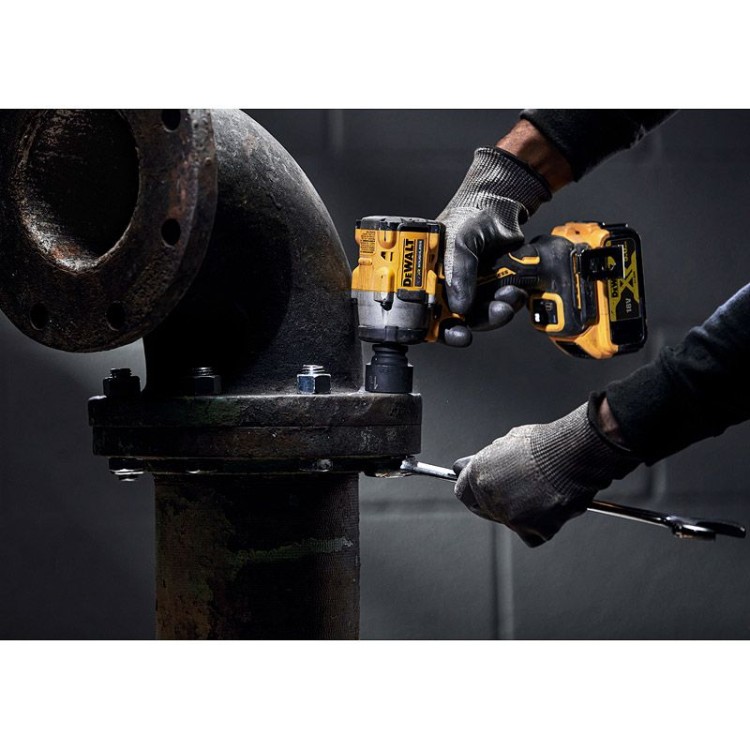 DeWALT DCF922N-XJ 18V aku bezuhlíkový rázový utahovák 1/2" - bez aku a nabíječky