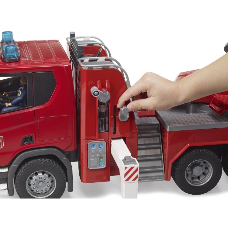 Bruder 3591 SCANIA Super 560R Hasičský vůz s otočným žebříkem