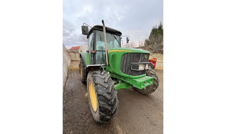 Traktor John Deere 6220