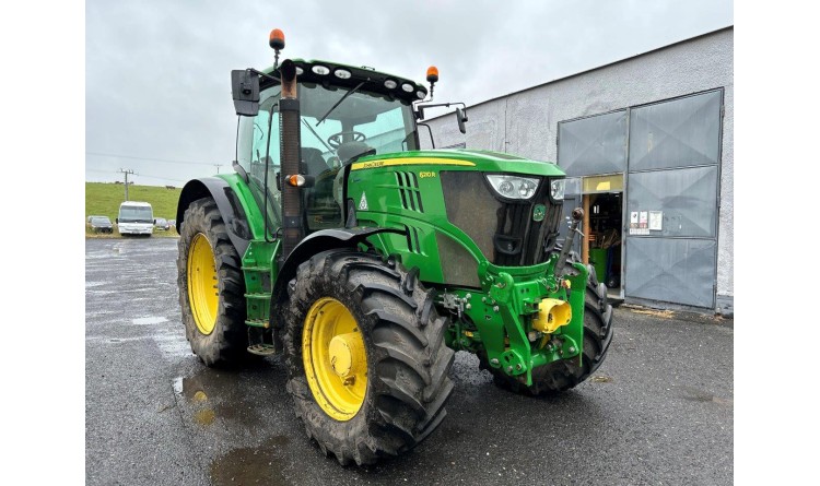Traktor John Deere 6210R
