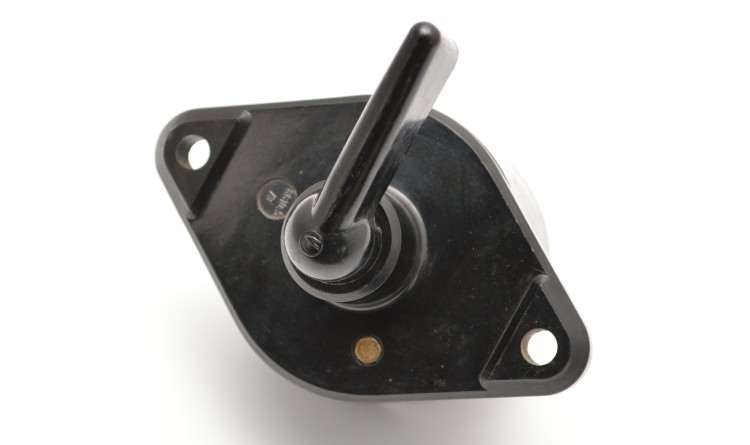 Spínač baterie hlavní 2 vývody