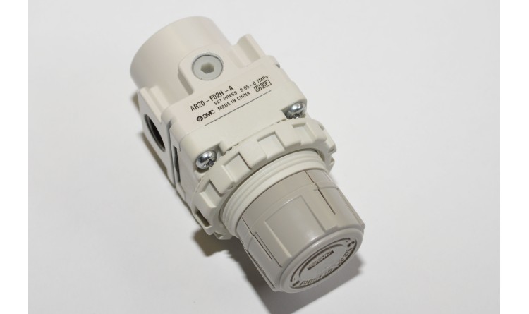 Regulátor SMC 1/4" AR20-F02H-A bez filtru