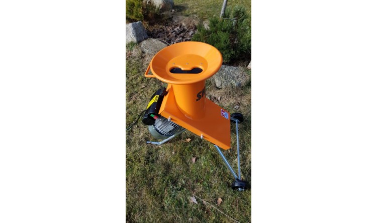 SHARK 2,2 - drtič zahradního odpadu 2,2 kW