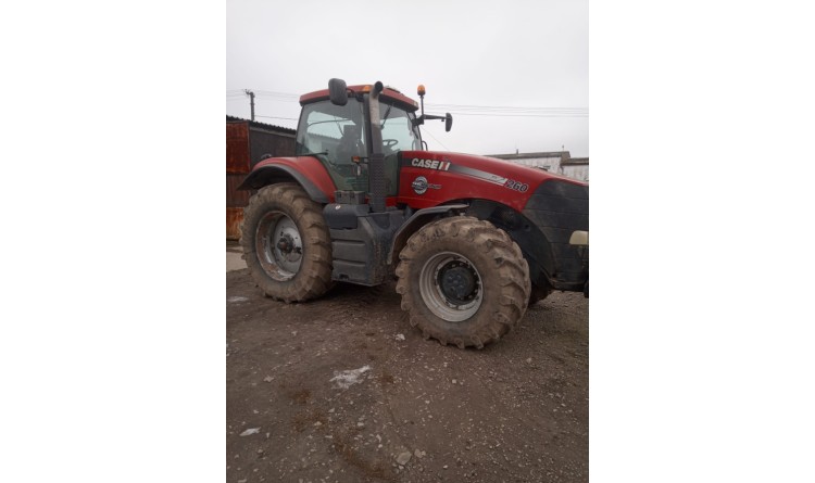 Traktor CASE MAGNUM 260
