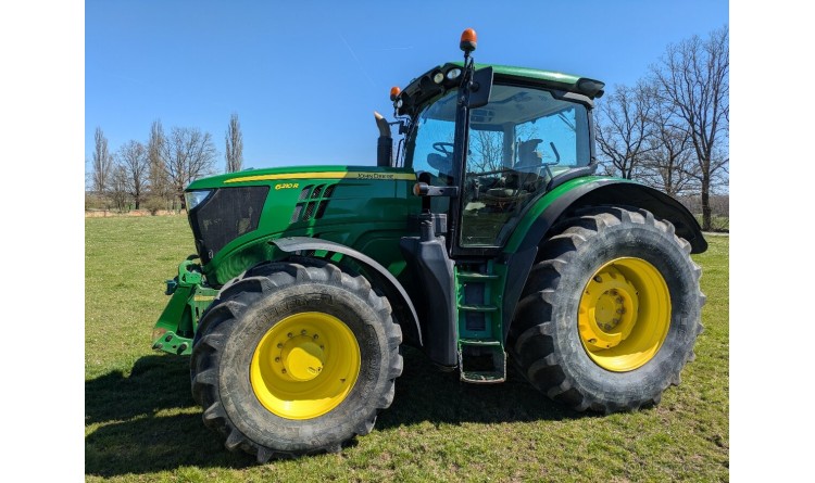 Traktor John Deere 6210R