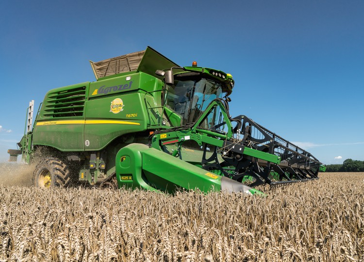 John Deere Financial s Agrozetem