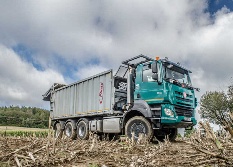 Tatra jako traktor s korbou Fliegl | 10. díl Agrozet od A do Zet