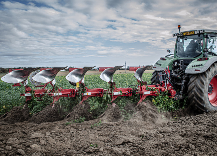 Zaorávání hořčice s pluhem Pöttinger Servo 45 M_0091