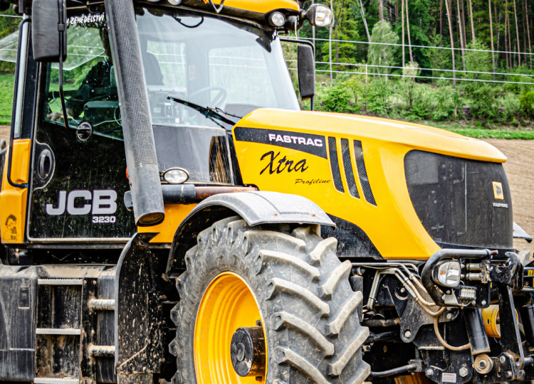 Univerzální elektrický volant s navigací John Deere