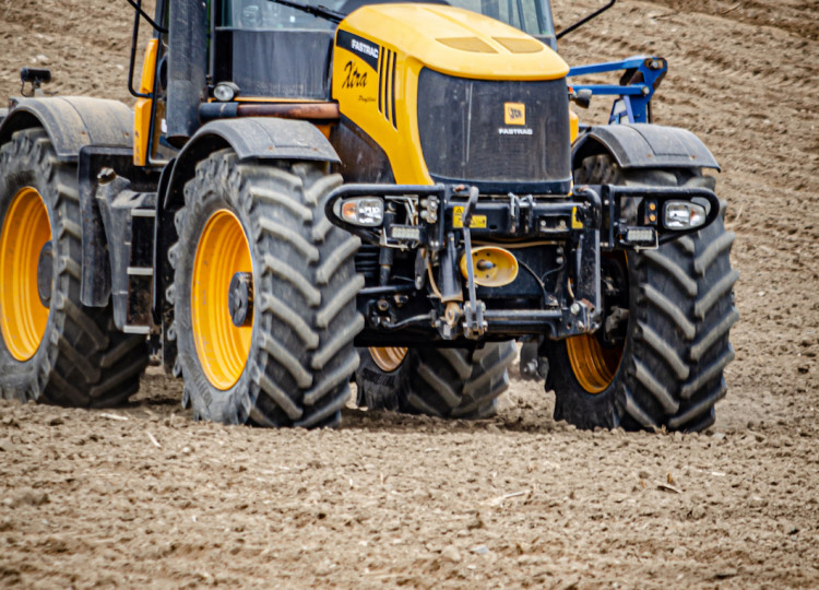 Univerzální elektrický volant s navigací John Deere