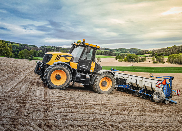 Univerzální elektrický volant s navigací John Deere