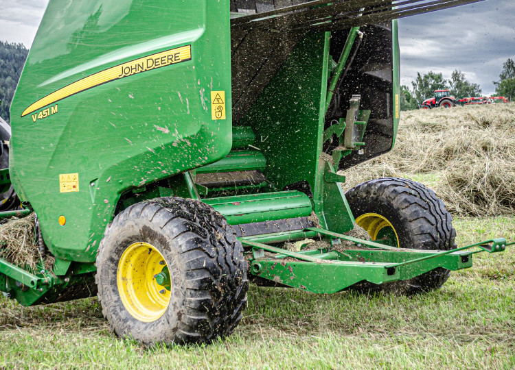 Lis John Deere  V451M