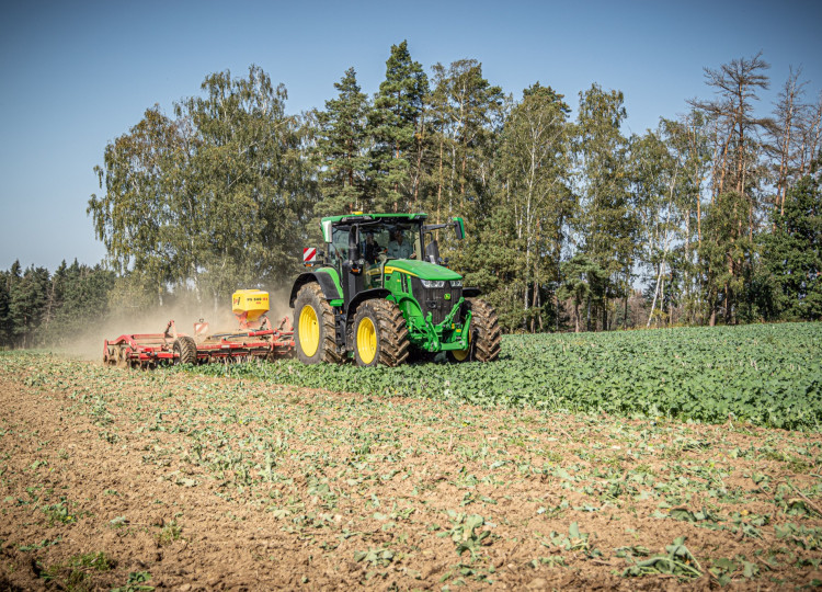 Představení Nových traktorů John Deere 8 a 7