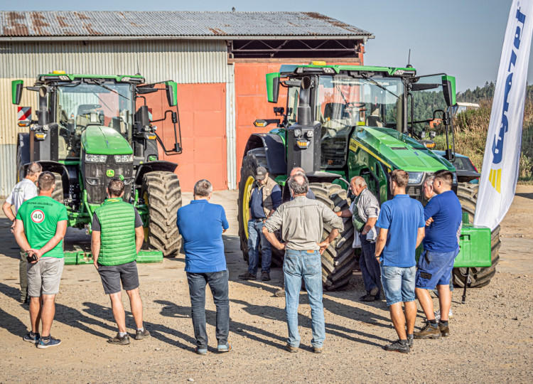 Představení Nových traktorů John Deere 8 a 7