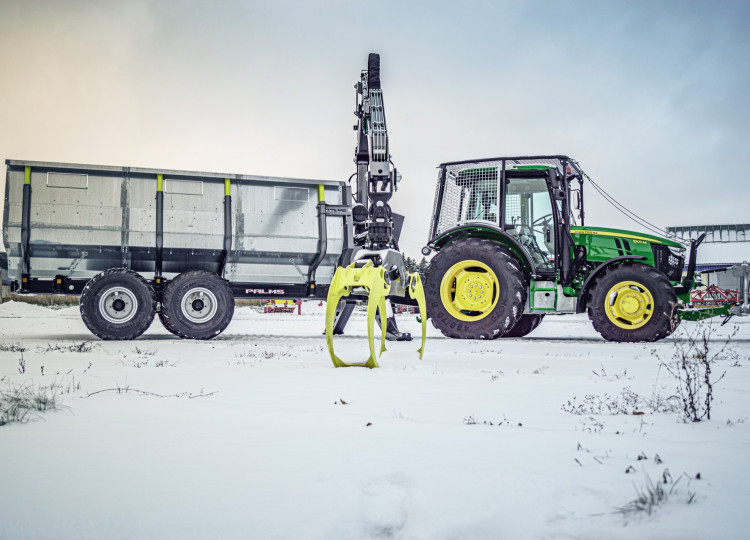 John Deere 5100M s lesní nástavbou