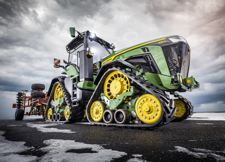 Pásový traktor John Deere 8RX | 27. díl Agrozet od A do Zet