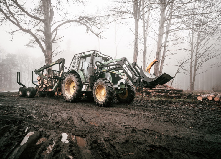 Lesní nástavba John Deere 6110M 