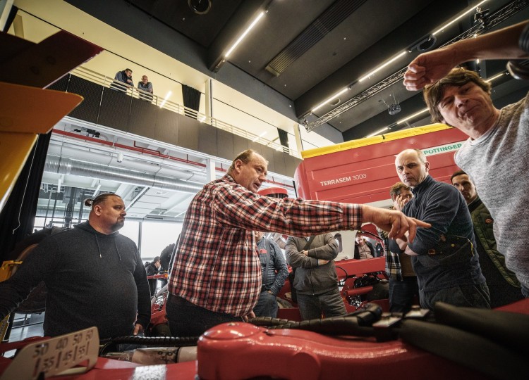 Školení obsluh John Deere a Pöttinger