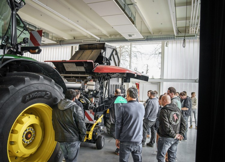 Školení obsluh John Deere a Pöttinger