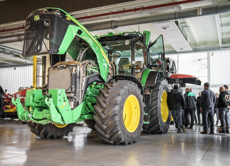 Školení obsluh John Deere a Pöttinger