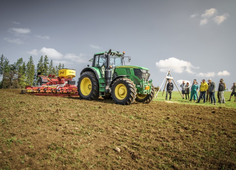 Kopce na Šumavě 11. dubna ovládla luční brána APV GP 600 M2