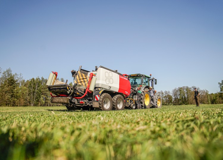 Lis nové generace Pöttinger IMPRESS 3160 VC Pro - pomocník, který se přizpůsobí vašim požadavkům