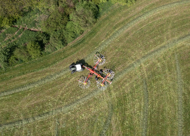 Pöttinger TOP VT 12540 C – Nová úroveň čtyřrotorového shrnování