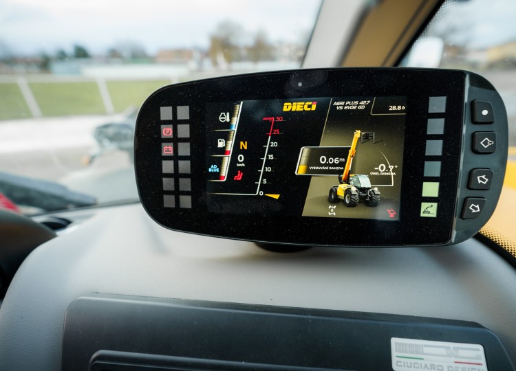 Dieci Agri Plus 42.7: Manipulátor pro každodenní nasazení na farmě