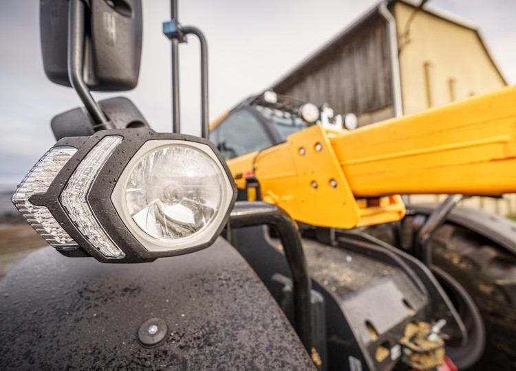 Dieci Agri Plus 42.7: Manipulátor pro každodenní nasazení na farmě