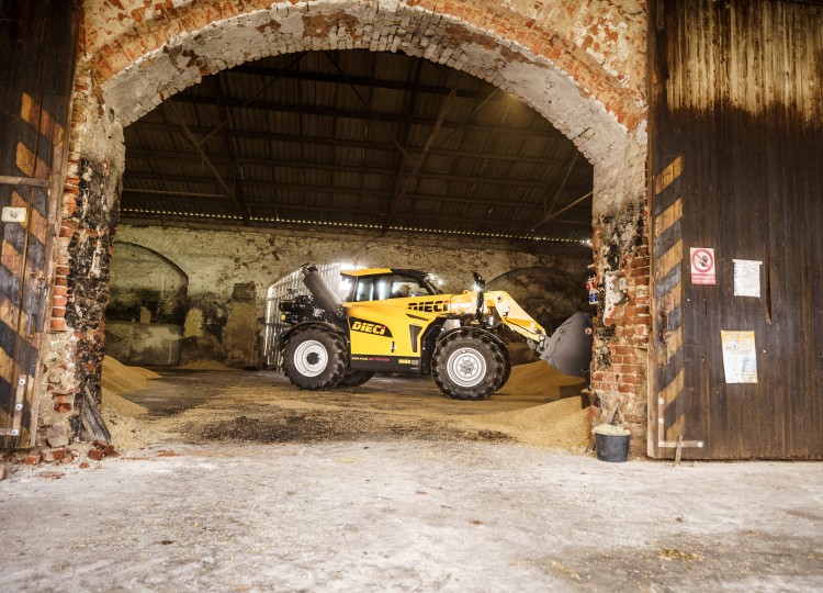 Dieci Agri Plus 42.7: Manipulátor pro každodenní nasazení na farmě