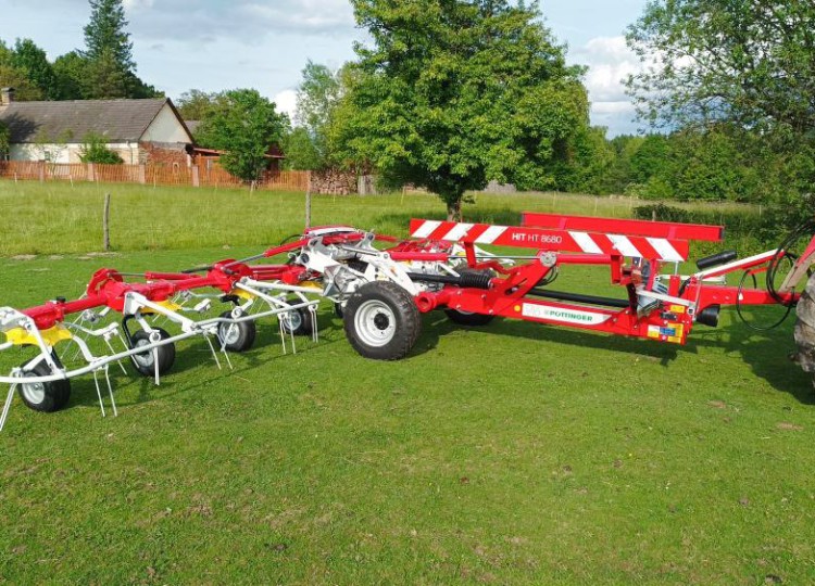 Modernizace na farmě: Efektivnější sklizeň díky novému obraceči Pöttinger HIT 8680