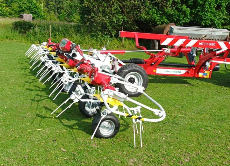 Modernizace na farmě: Efektivnější sklizeň díky novému obraceči Pöttinger HIT 8680