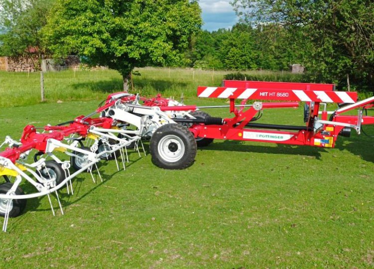 Modernizace na farmě: Efektivnější sklizeň díky novému obraceči Pöttinger HIT 8680