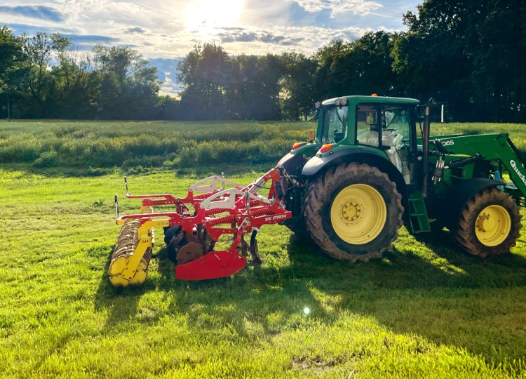 Modernizace s respektem k přírodě: Tomáš Láf vsadil na stroj od Agrozetu i evropskou podporu