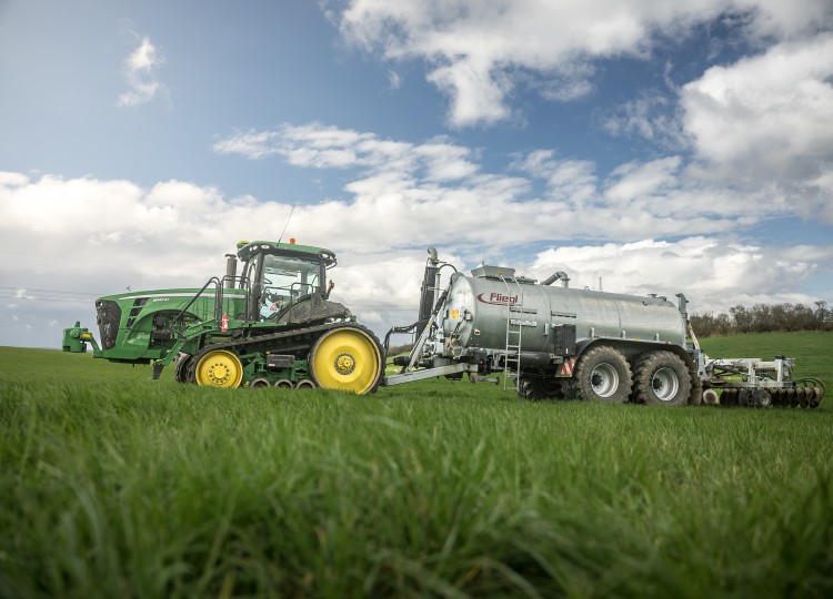 Fliegl cisterny a příslušenství: Moderní řešení pro efektivní hospodaření s kejdou