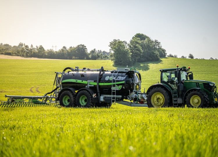 Fliegl cisterny a příslušenství: Moderní řešení pro efektivní hospodaření s kejdou