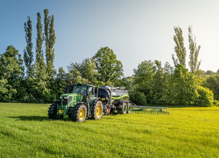 Fliegl cisterny a příslušenství: Moderní řešení pro efektivní hospodaření s kejdou