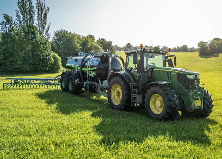 Fliegl cisterny a příslušenství: Moderní řešení pro efektivní hospodaření s kejdou