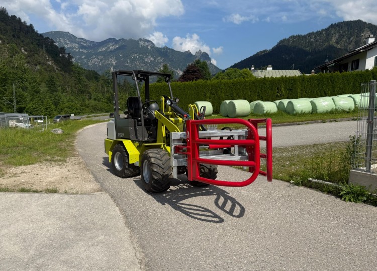 Nakladač Fliegl 25-27 – víc, než byste čekali od tak malého stroje.